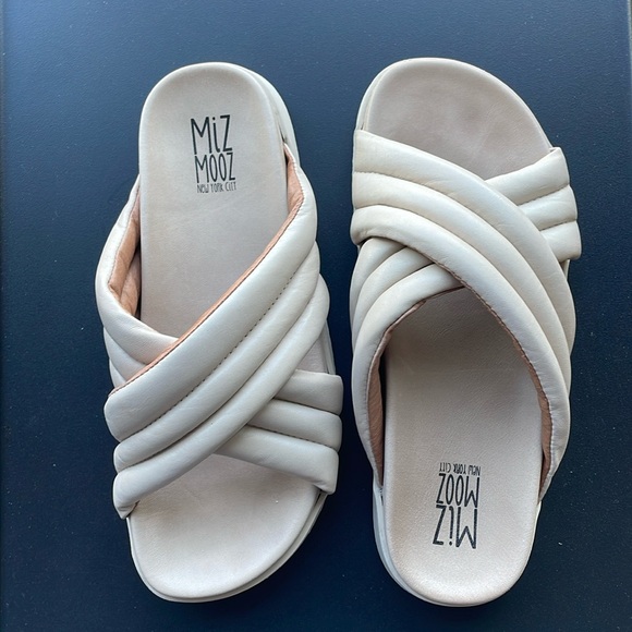 Miz Mooz New York City leather sandals. Cream color. Size 39 (8 1/2) - Picture 2 of 8